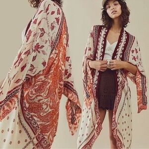 FREE PEOPLE Kiss The Sky Butterfly Kimono in Sunrise Red Cream Paisley Print O/S